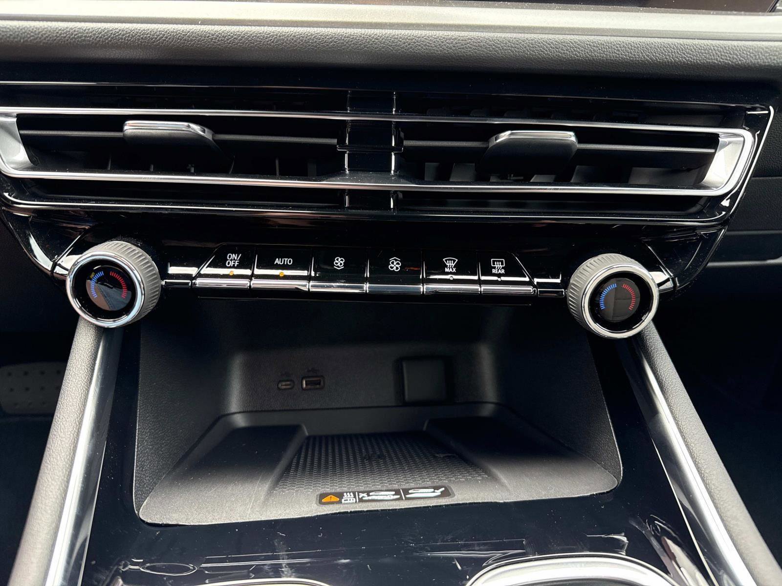 New 2025 Chevrolet Traverse LT w/ LPO, Floor Liner Package image 5