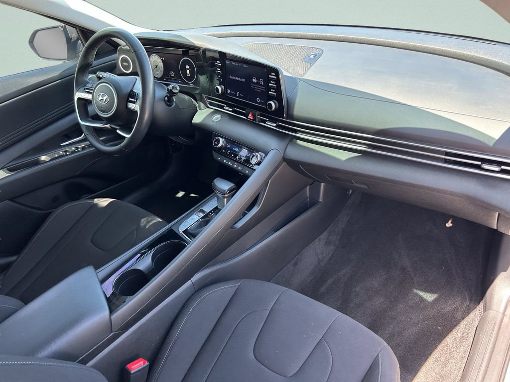 Used 2021 Hyundai Elantra SEL w/ Convenience Package FWD image 16
