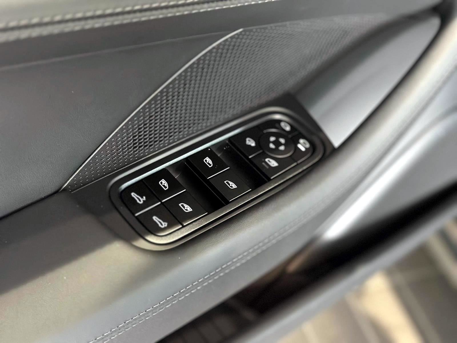 New 2025 Porsche Panamera 4 image 19