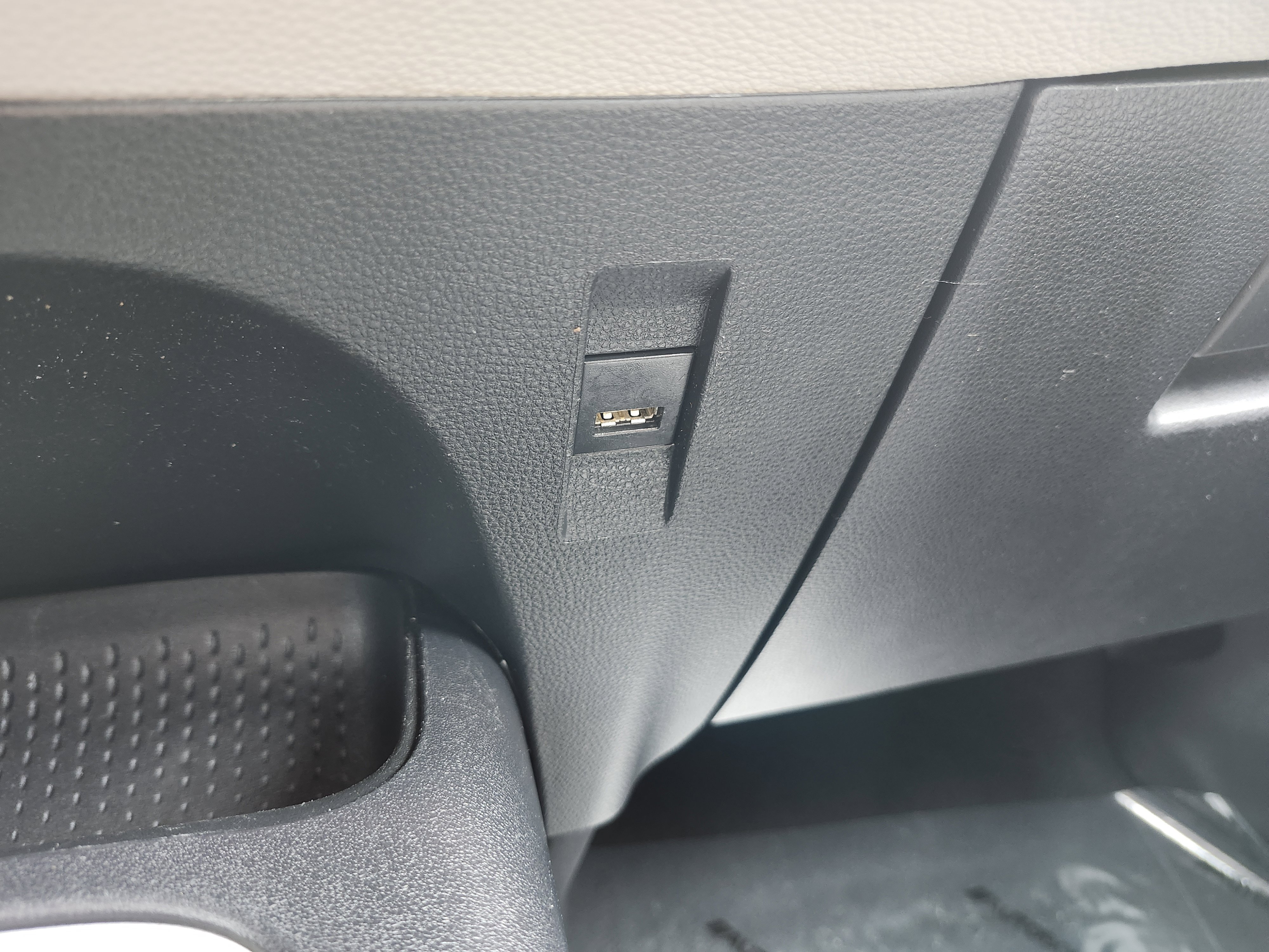 Used 2022 Toyota Corolla LE FWD image 29