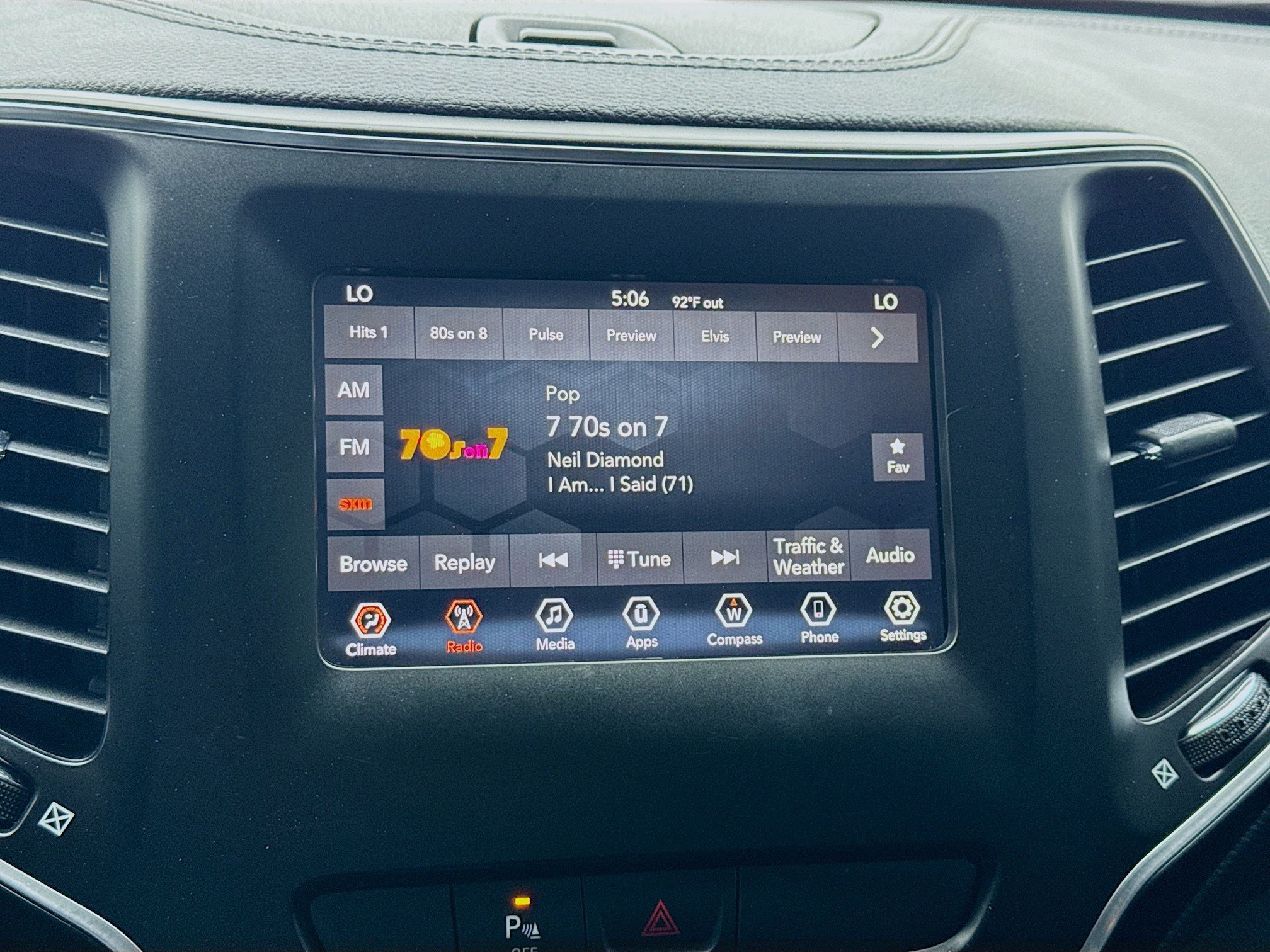 Used 2019 Jeep Cherokee Latitude Plus FWD image 11