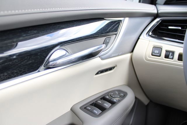 Certified 2025 Cadillac XT6 Premium Luxury AWD/4WD image 17