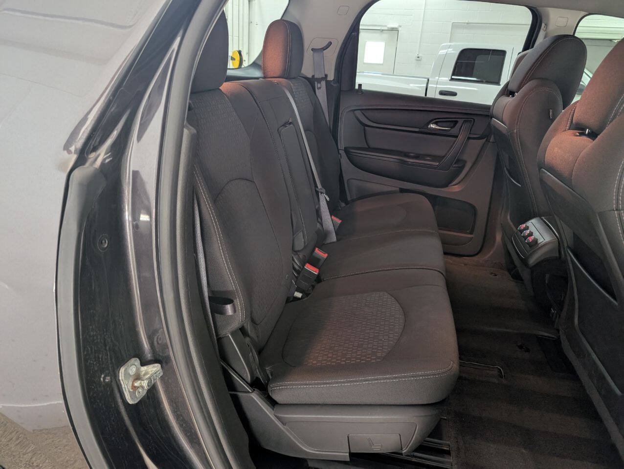 Used 2015 GMC Acadia SLE FWD image 19