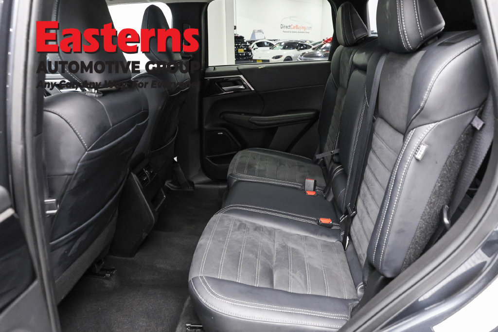 Used 2025 Mitsubishi Outlander SE FWD image 23