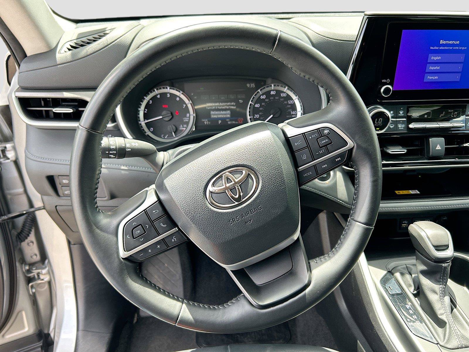 Used 2024 Toyota Highlander XLE FWD image 39
