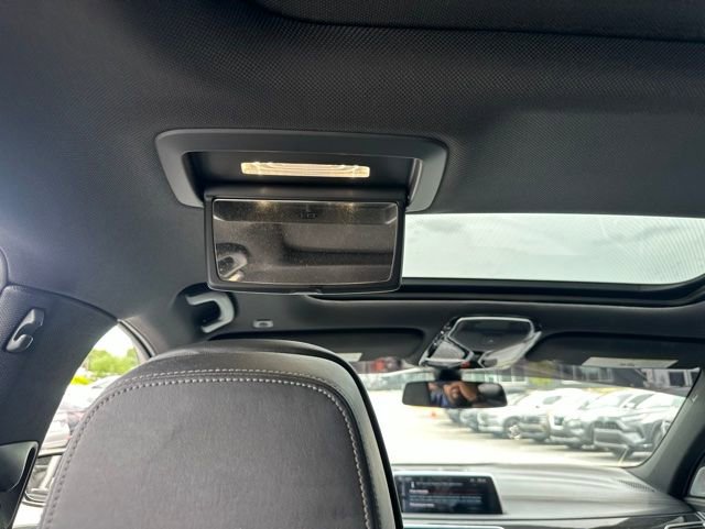 Used 2017 BMW 750i RWD image 23