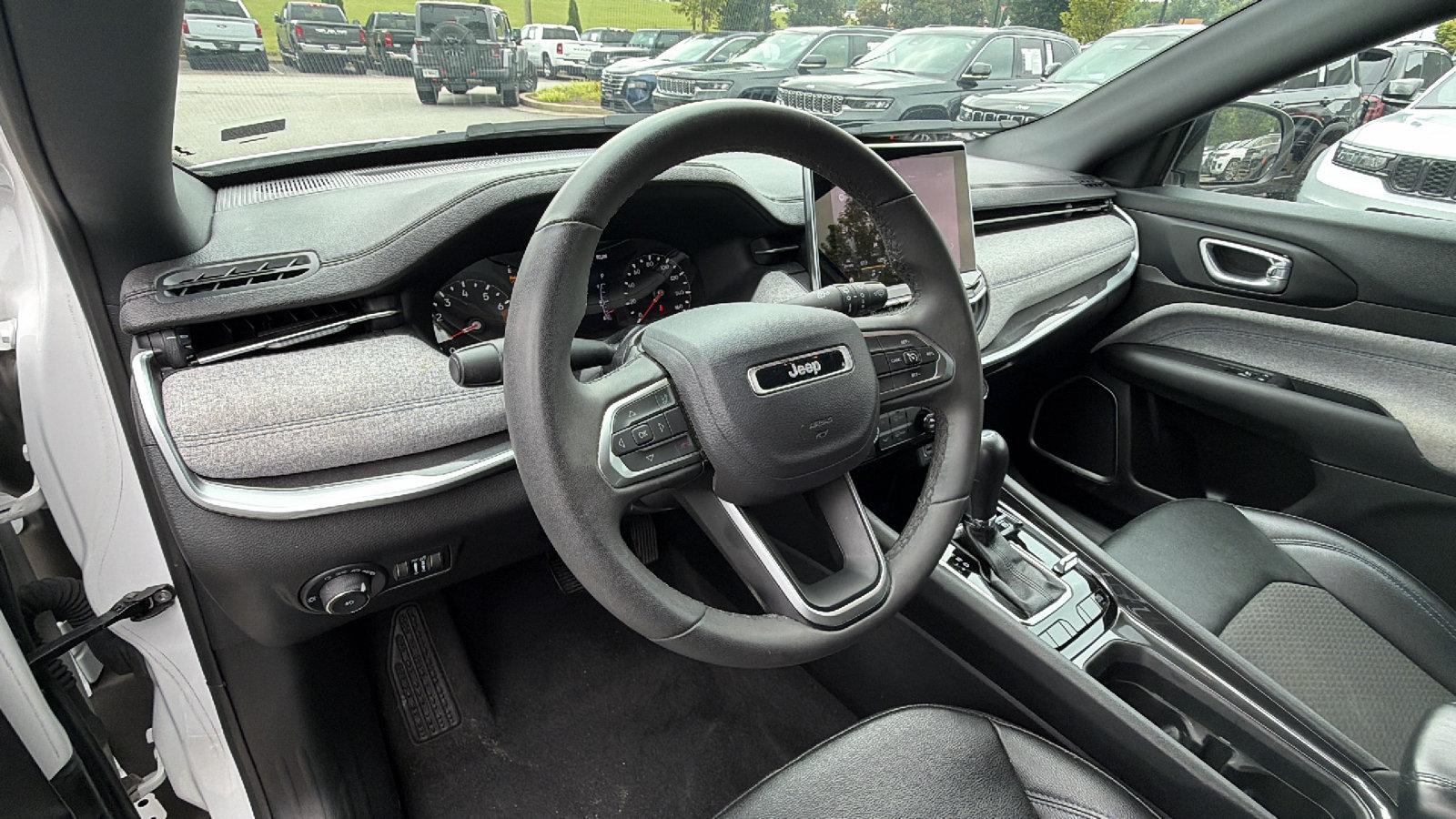 Used 2024 Jeep Compass Latitude AWD/4WD image 24