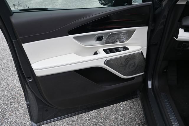 Used 2024 Lincoln Nautilus Black Label image 10