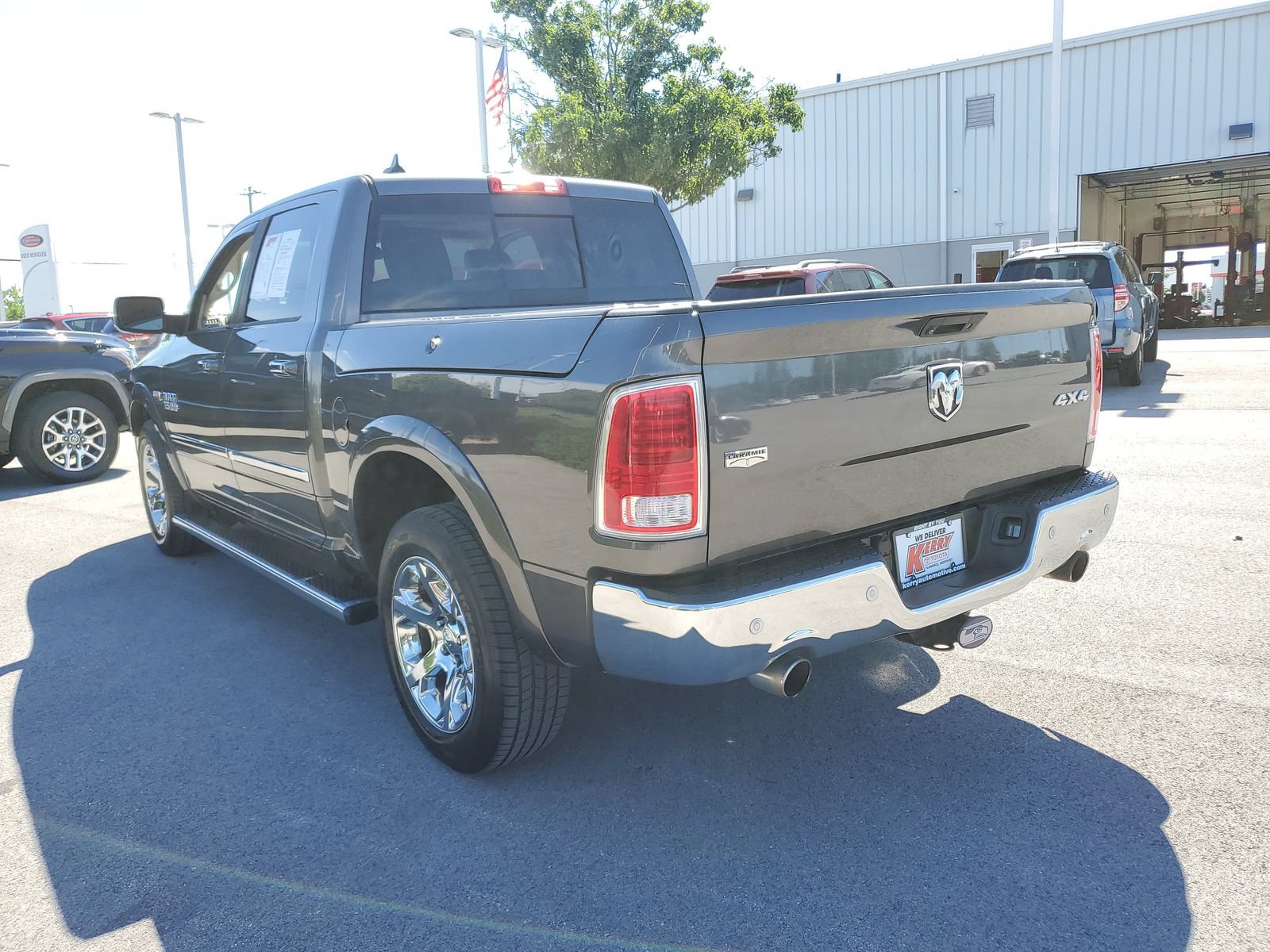Used 2016 RAM 1500 Laramie w/ Convenience Group AWD/4WD image 3