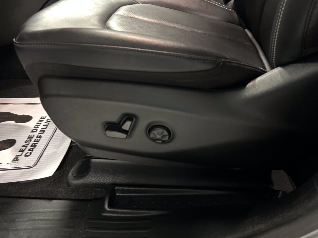 Used 2026 Chrysler Pacifica Select FWD image 13