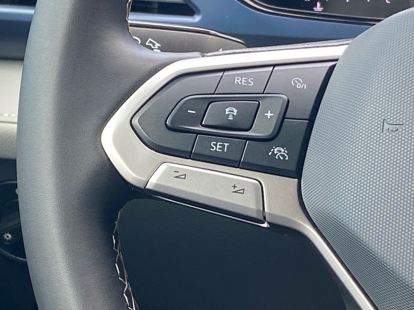 Certified 2024 Volkswagen Taos SE AWD/4WD image 7