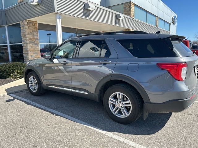 Used 2023 Ford Explorer XLT w/ Equipment Group 202A image 4