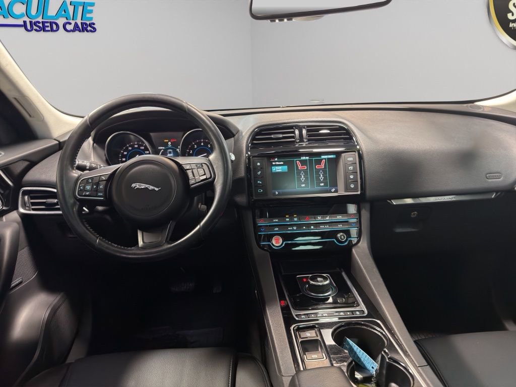 Used 2017 Jaguar F-PACE Premium AWD/4WD image 12