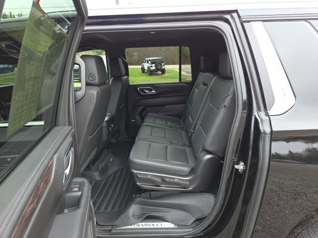 Used 2023 Chevrolet Suburban LT w/ Luxury Package AWD/4WD image 24
