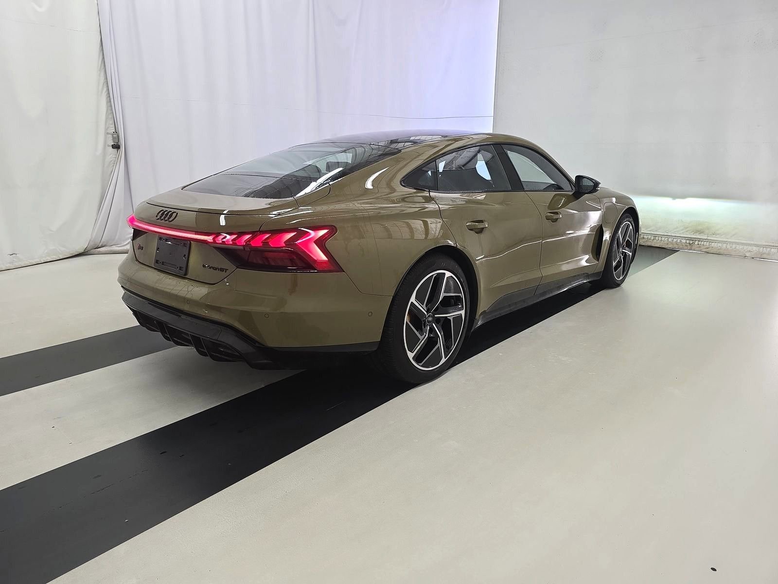 Used 2024 Audi RS e-tron GT w/ Carbon Performance Package AWD/4WD image 6
