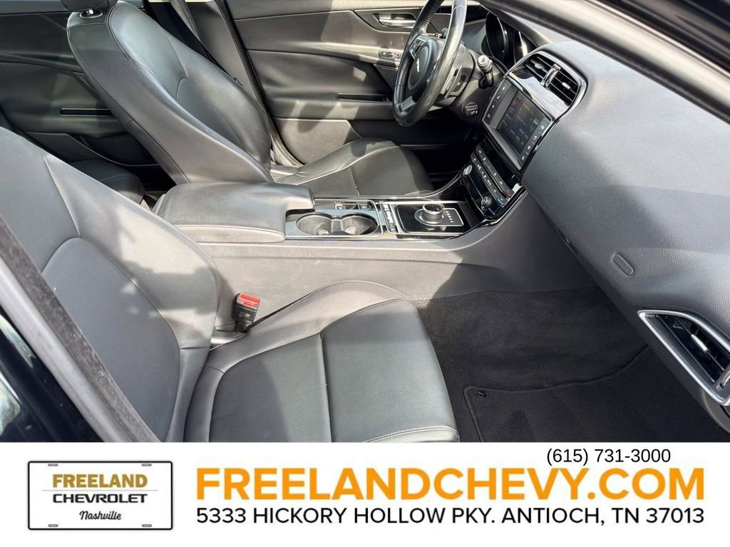 Used 2017 Jaguar XE image 25
