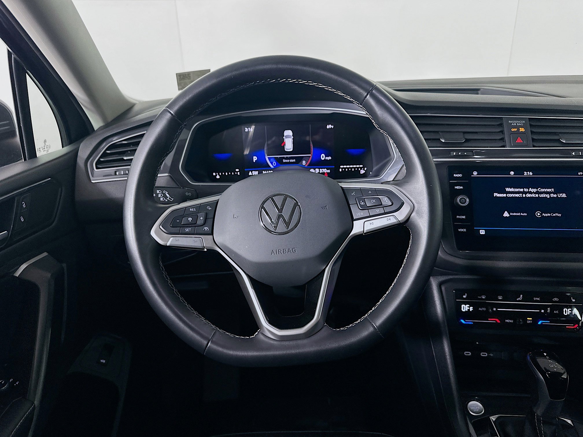 Used 2024 Volkswagen Tiguan SE image 17