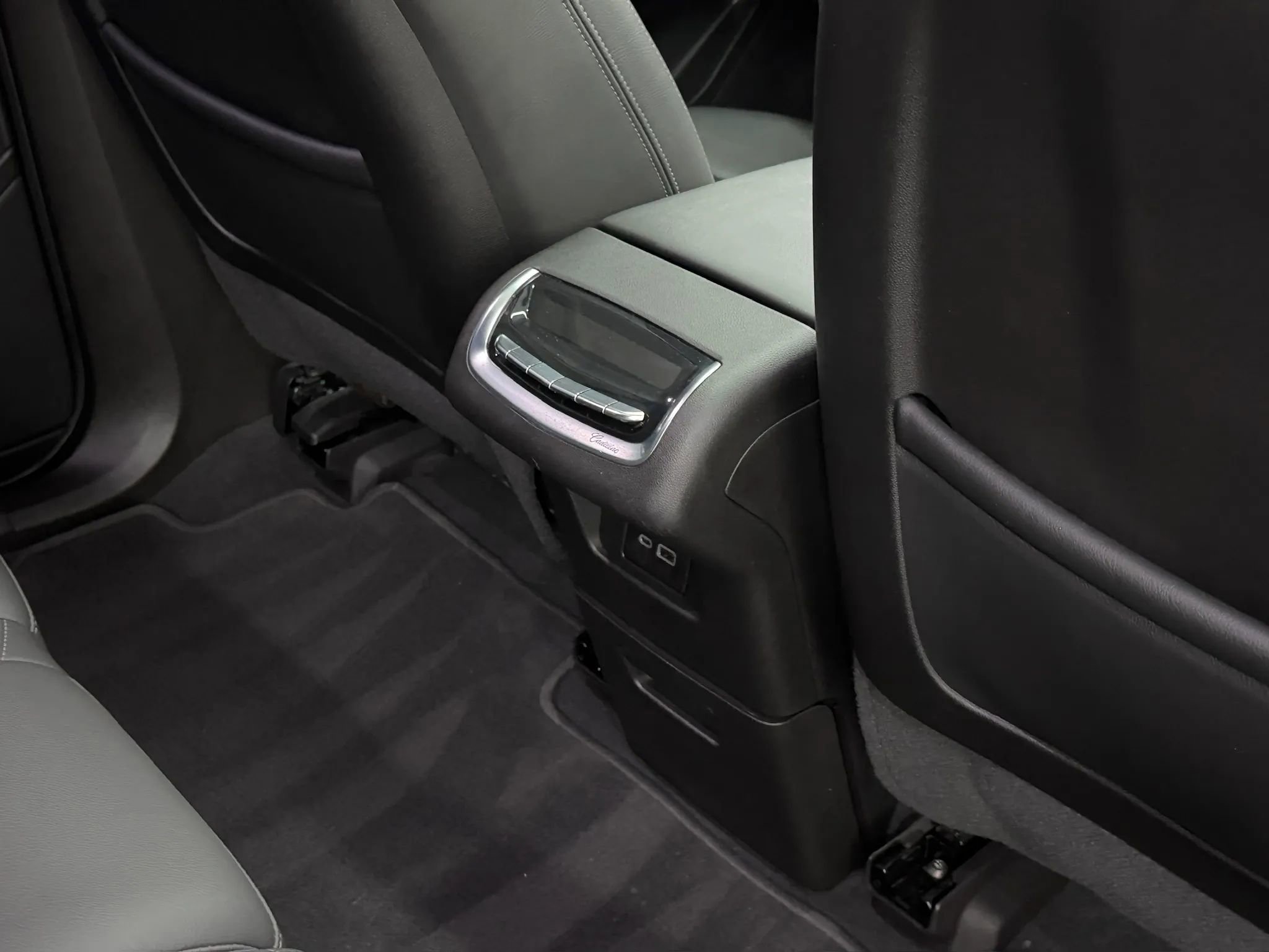 Used 2023 Cadillac XT6 Luxury FWD image 18