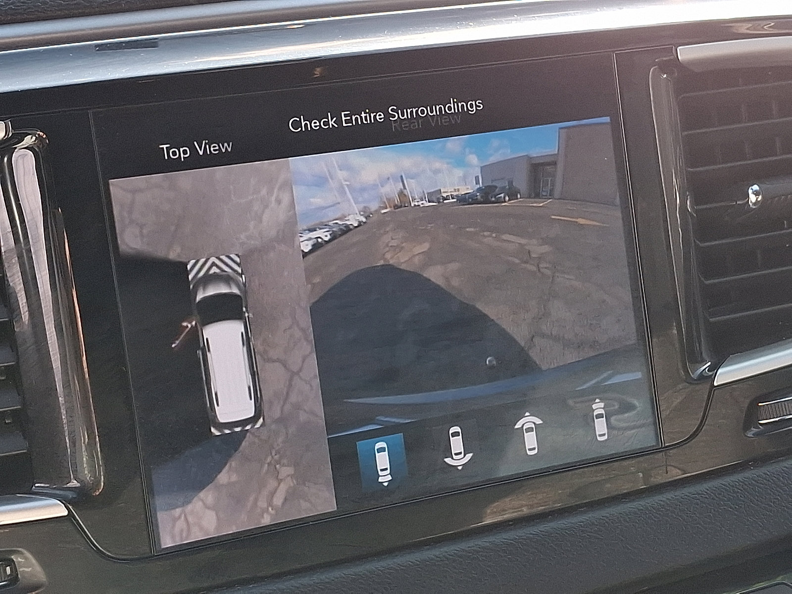 Used 2020 Chrysler Pacifica Touring-L w/ Advanced Safetytec Group image 19