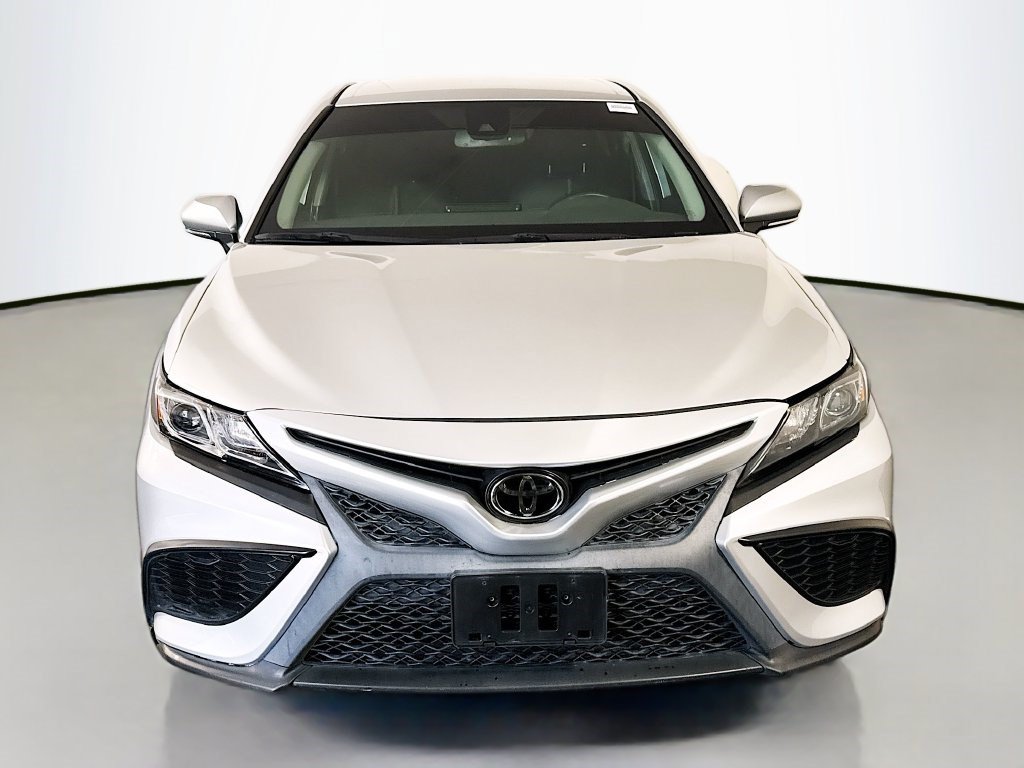 Used 2022 Toyota Camry SE w/ Convenience Package FWD image 2