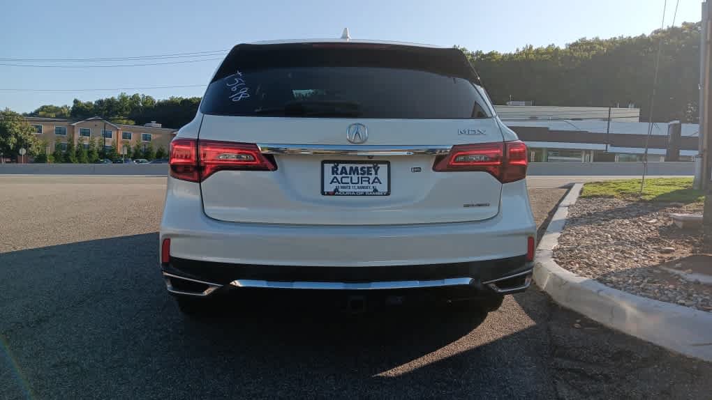 Used 2017 Acura MDX SH-AWD image 4