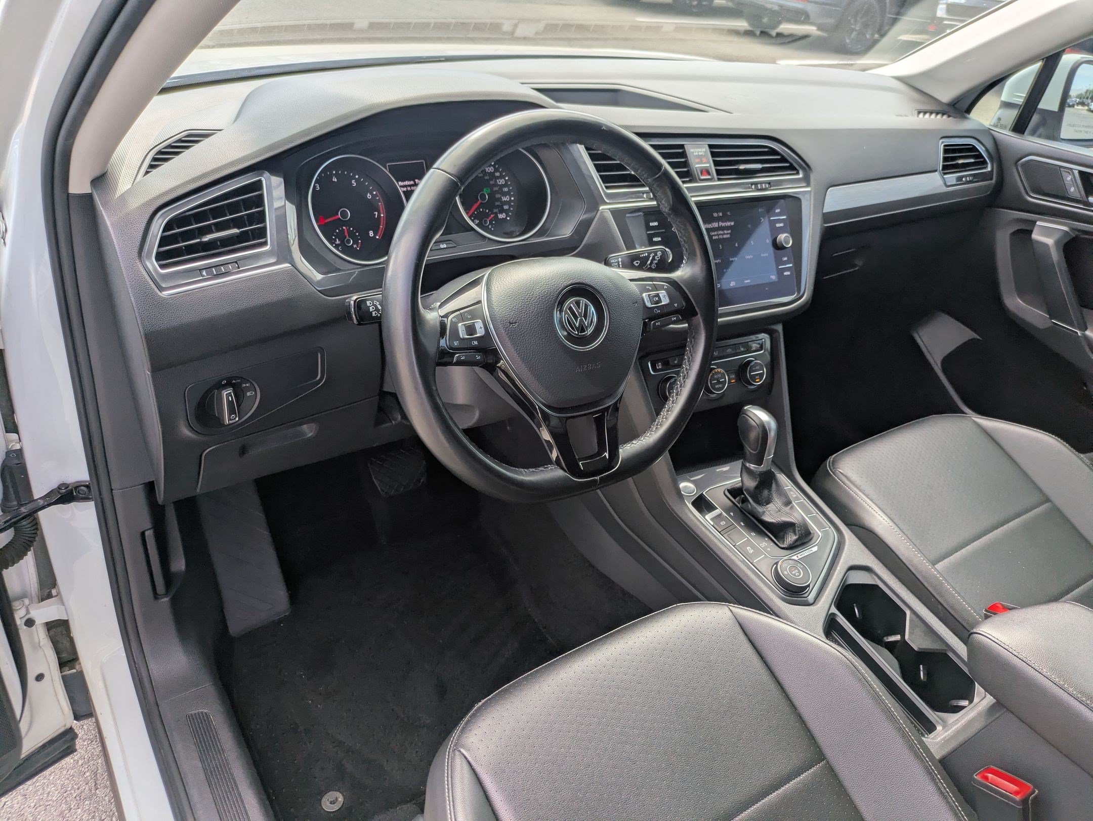 Used 2018 Volkswagen Tiguan SE w/ 3rd Row Seat Package AWD/4WD image 16
