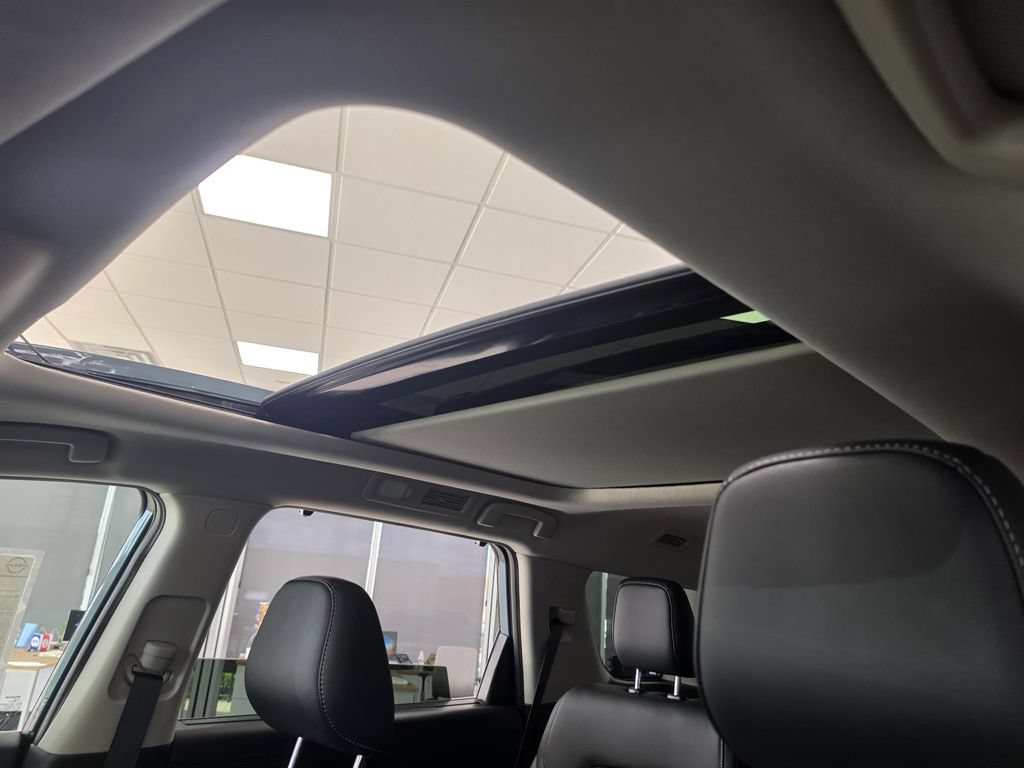 New 2026 Nissan Pathfinder Platinum FWD image 11