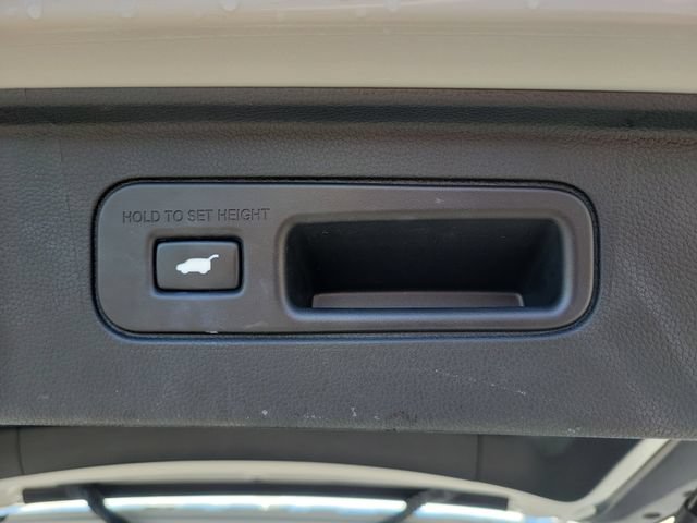 Certified 2025 Honda Pilot Touring image 9
