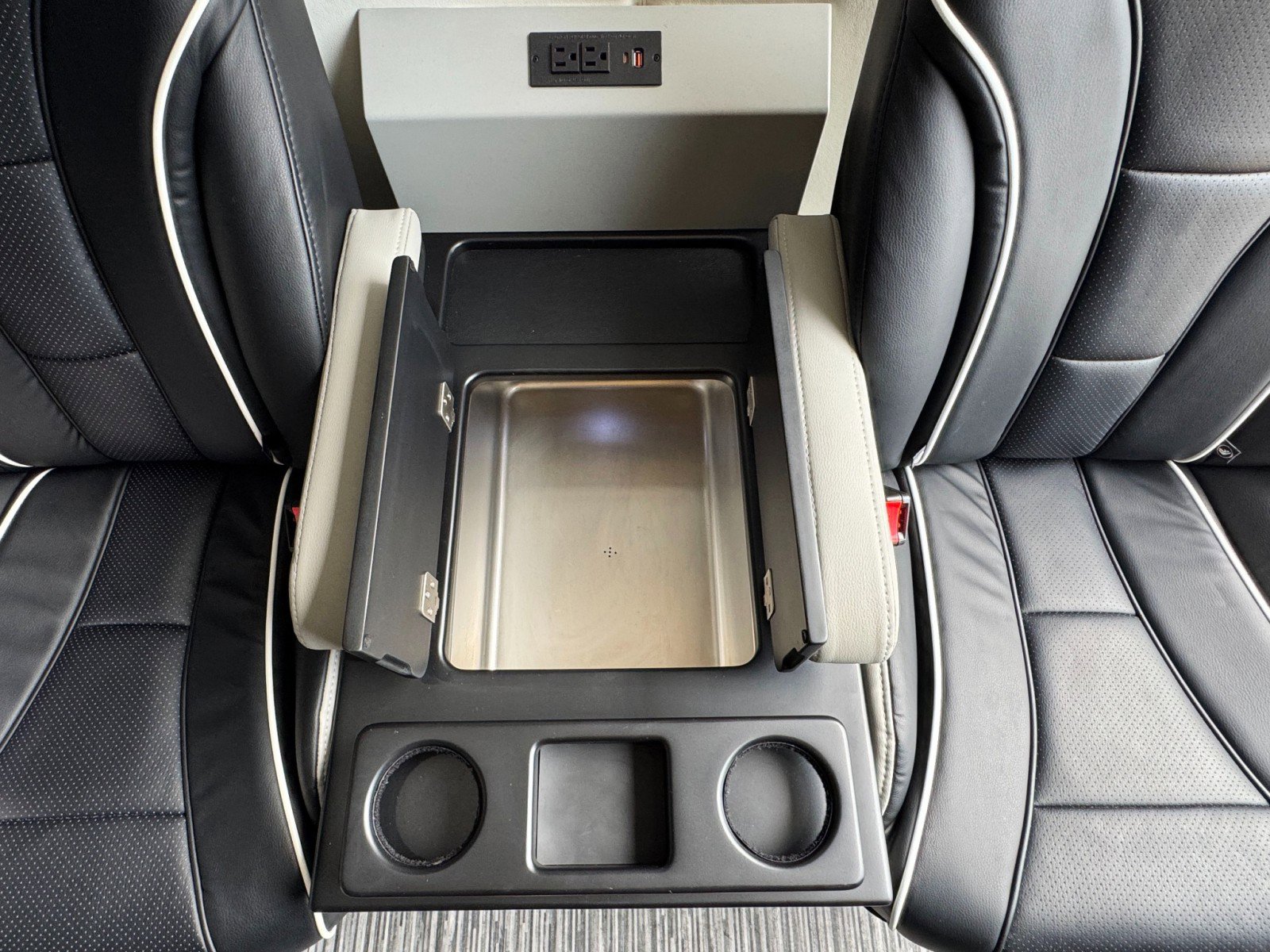 Used 2023 Mercedes-Benz Sprinter 3500 image 59