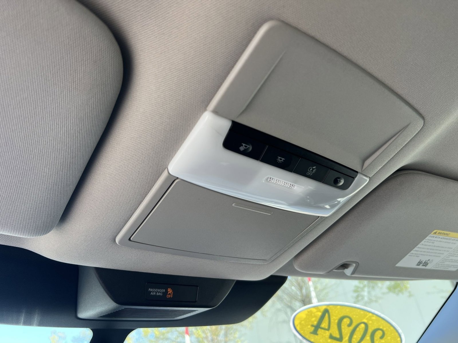 Used 2024 Nissan Pathfinder S image 27