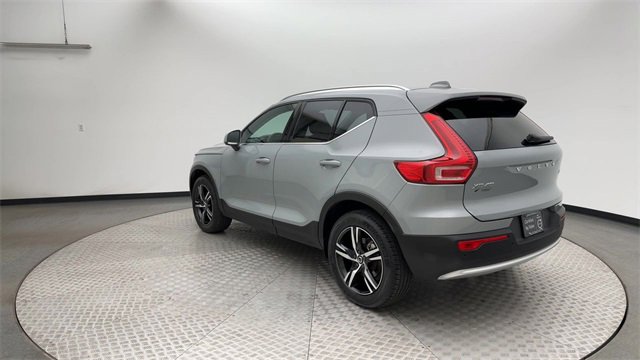 Certified 2025 Volvo XC40 B5 Core image 4