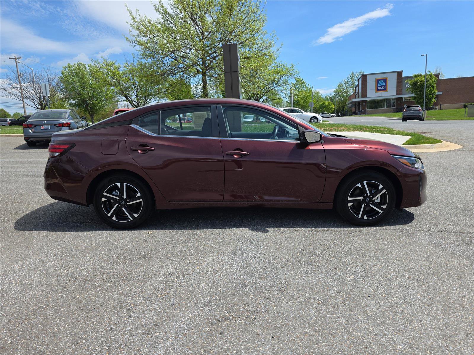 Used 2025 Nissan Sentra SV FWD image 3