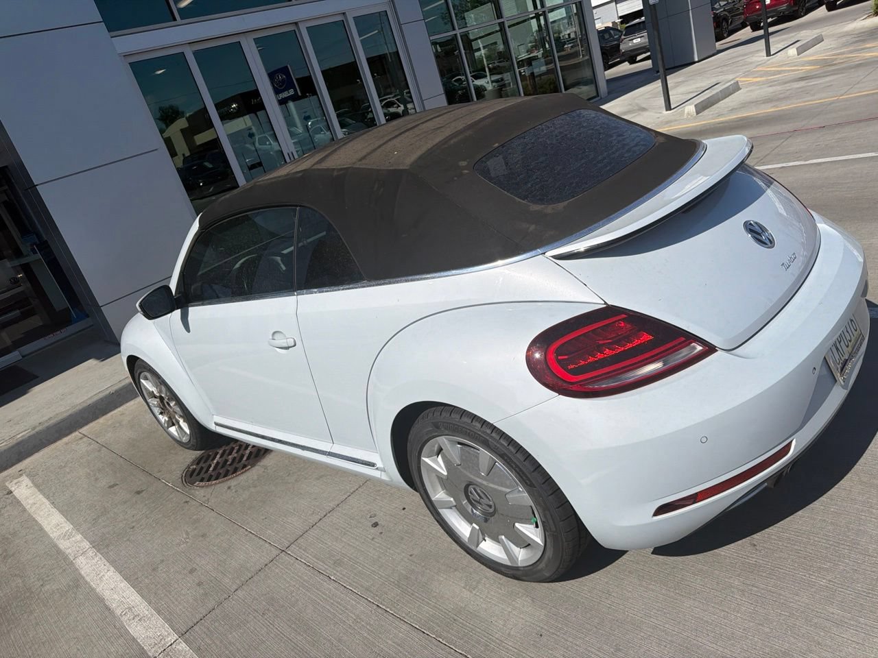 Used 2018 Volkswagen Beetle 2.0T SE FWD image 6