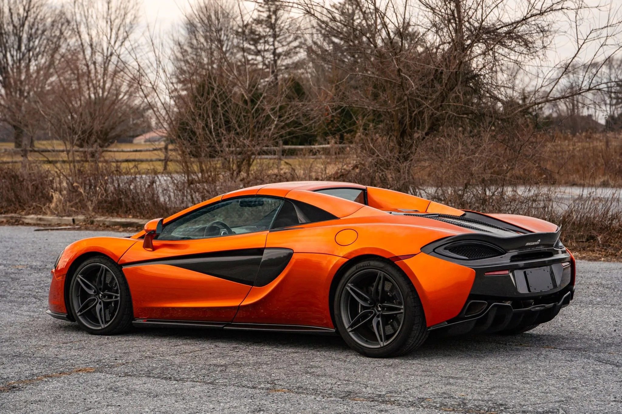 Used 2019 McLaren 570S Spider RWD image 3