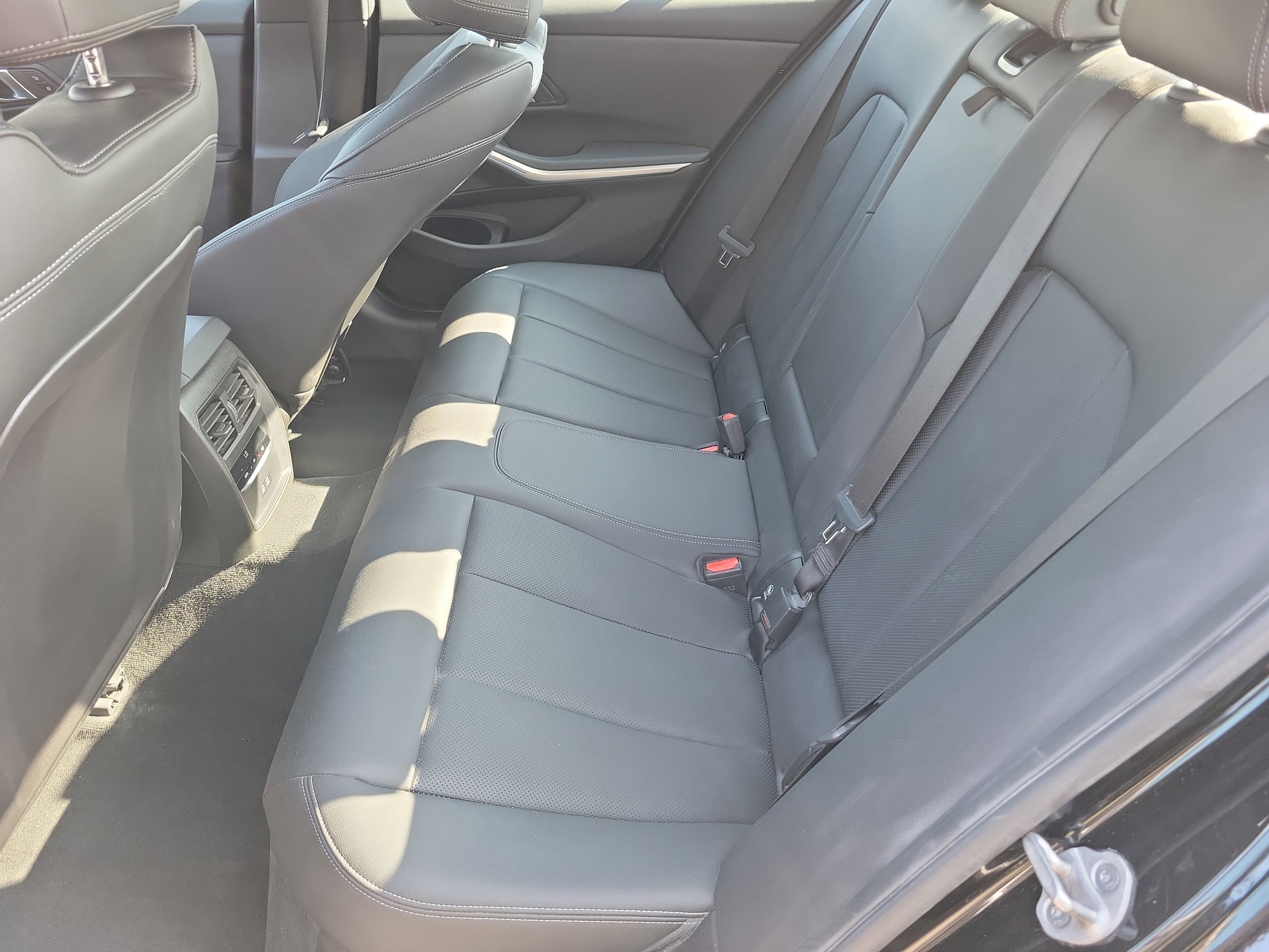 Used 2025 BMW 330i Sedan image 6