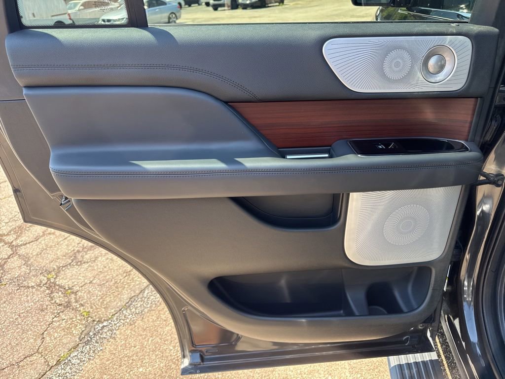 Used 2022 Lincoln Navigator Reserve AWD/4WD image 21