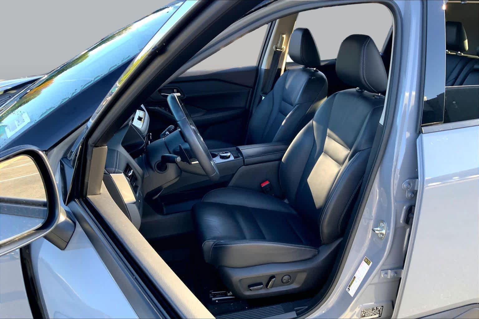 Used 2024 Nissan Rogue SL w/ SL Premium Package AWD/4WD image 8