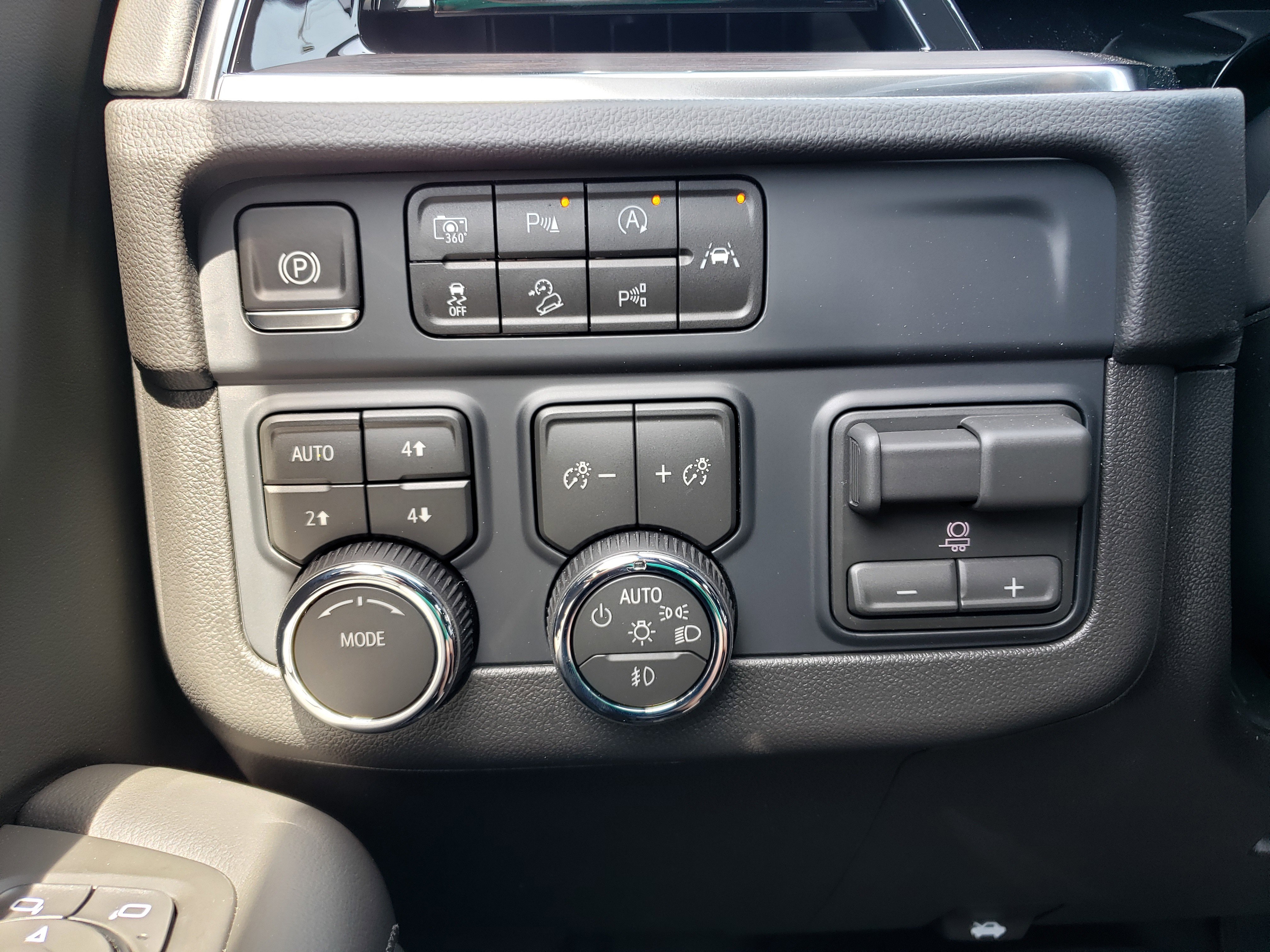 New 2026 Chevrolet Tahoe Z71 w/ Comfort Package AWD/4WD image 16