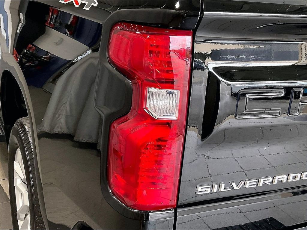 Used 2023 Chevrolet Silverado 1500 LT AWD/4WD image 34