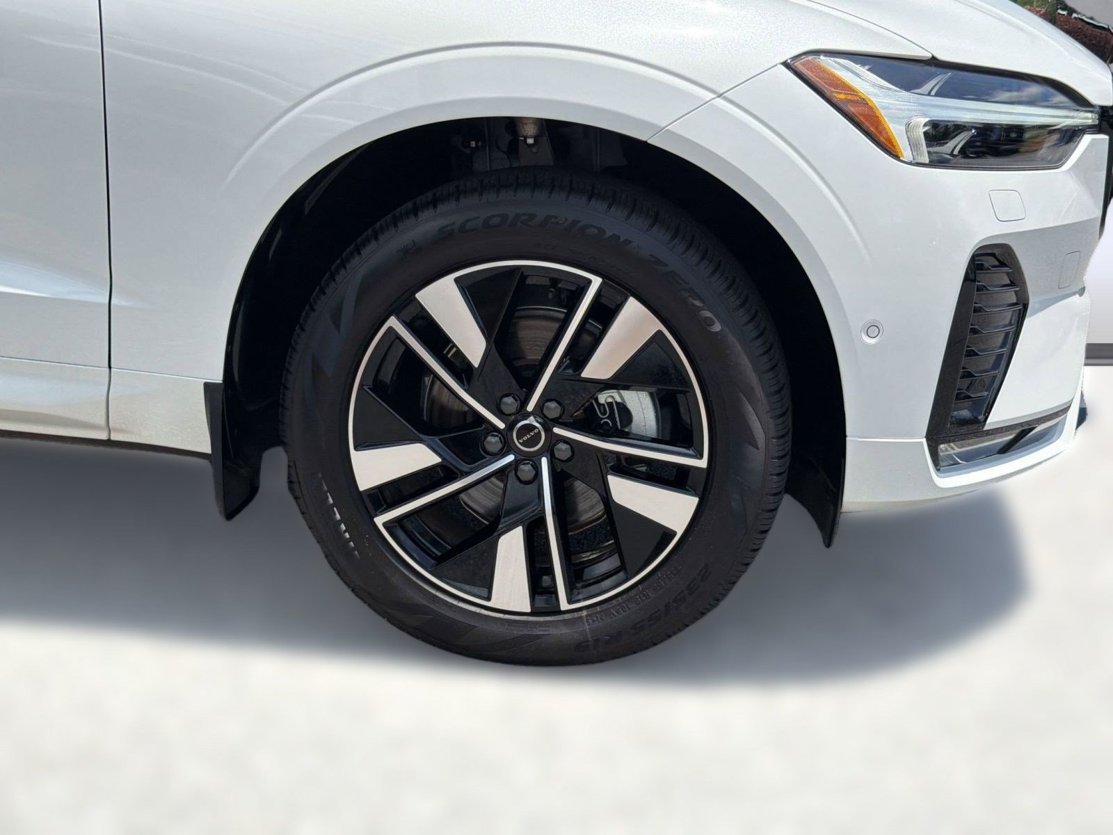 New 2026 Volvo XC60 B5 Plus w/ Climate Package PRO AWD/4WD image 12