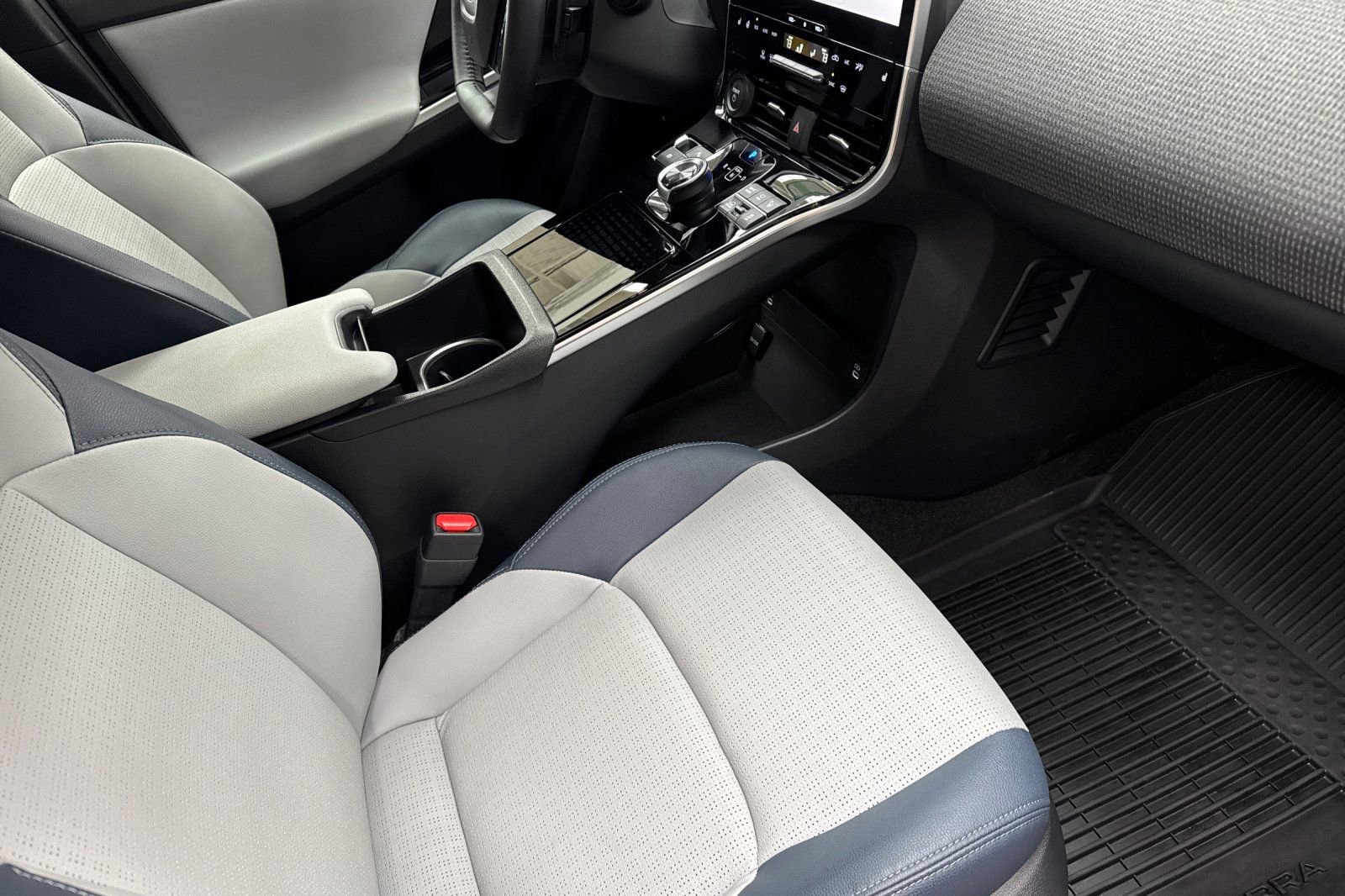 Used 2024 Subaru Solterra Limited image 21