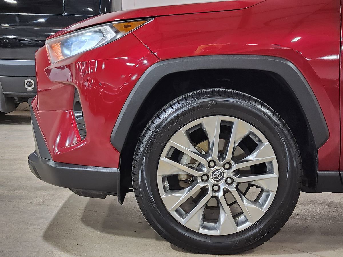Used 2019 Toyota RAV4 XLE Premium image 5