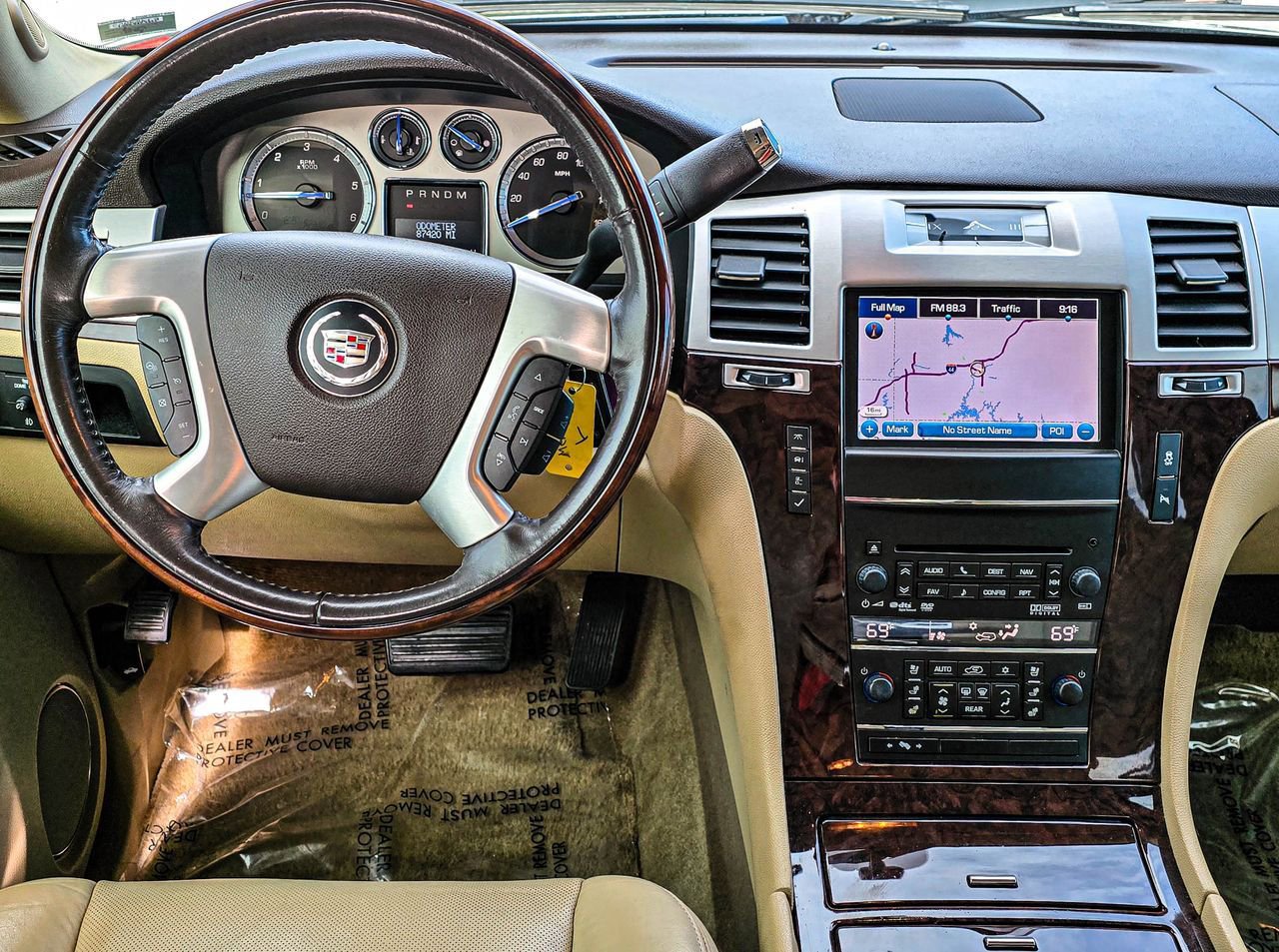 Used 2014 Cadillac Escalade Luxury AWD/4WD image 36