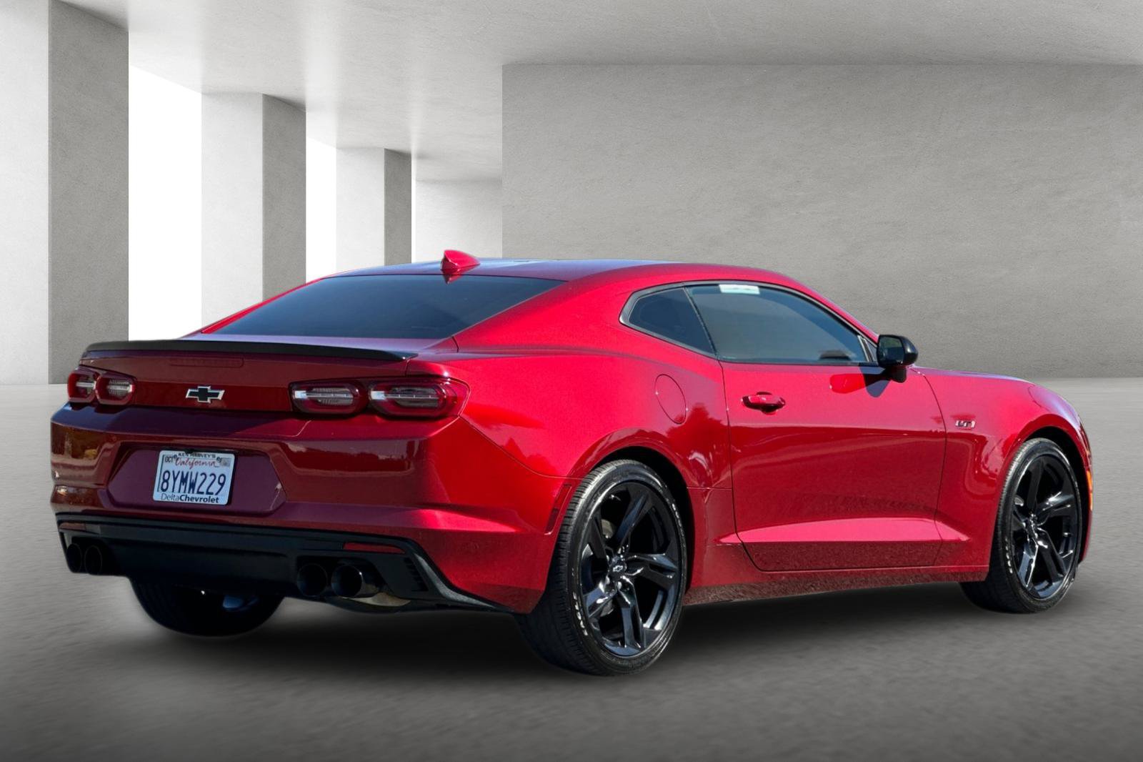 Used 2021 Chevrolet Camaro LT RWD image 4