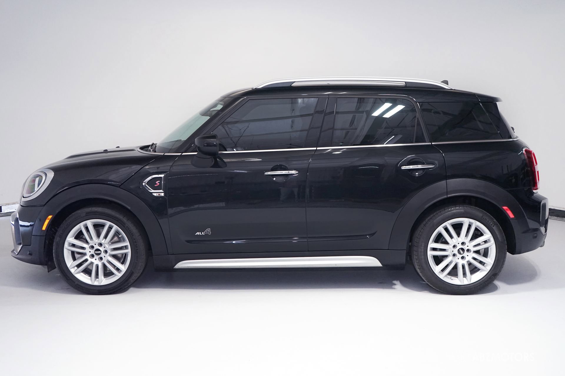 Used 2024 MINI Cooper Countryman S w/ Signature Upholstery Package image 4