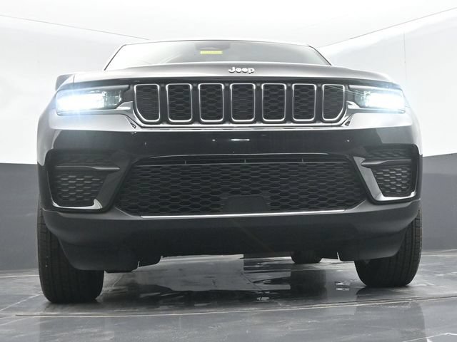 Used 2024 Jeep Grand Cherokee Laredo X AWD/4WD image 40
