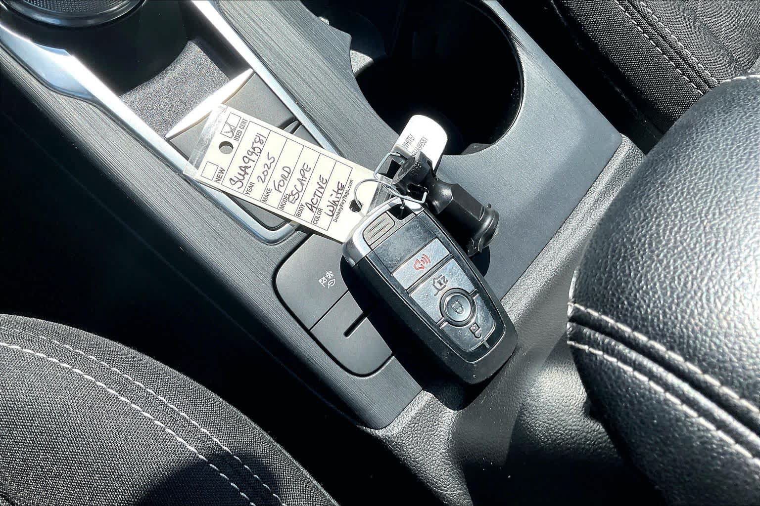 Used 2025 Ford Escape Active AWD/4WD image 14