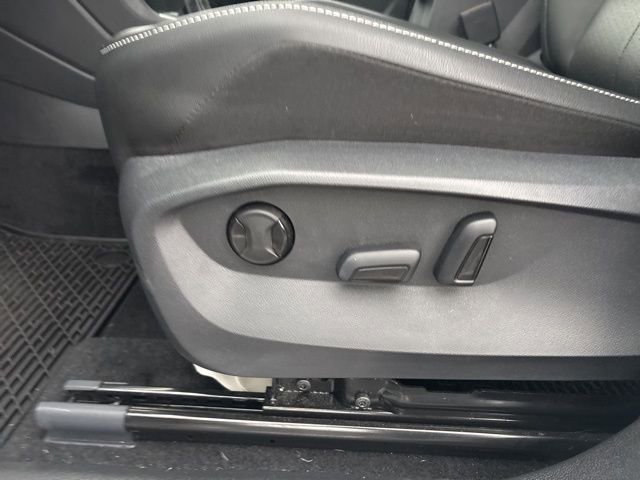 Certified 2023 Volkswagen Tiguan SE R-Line image 16