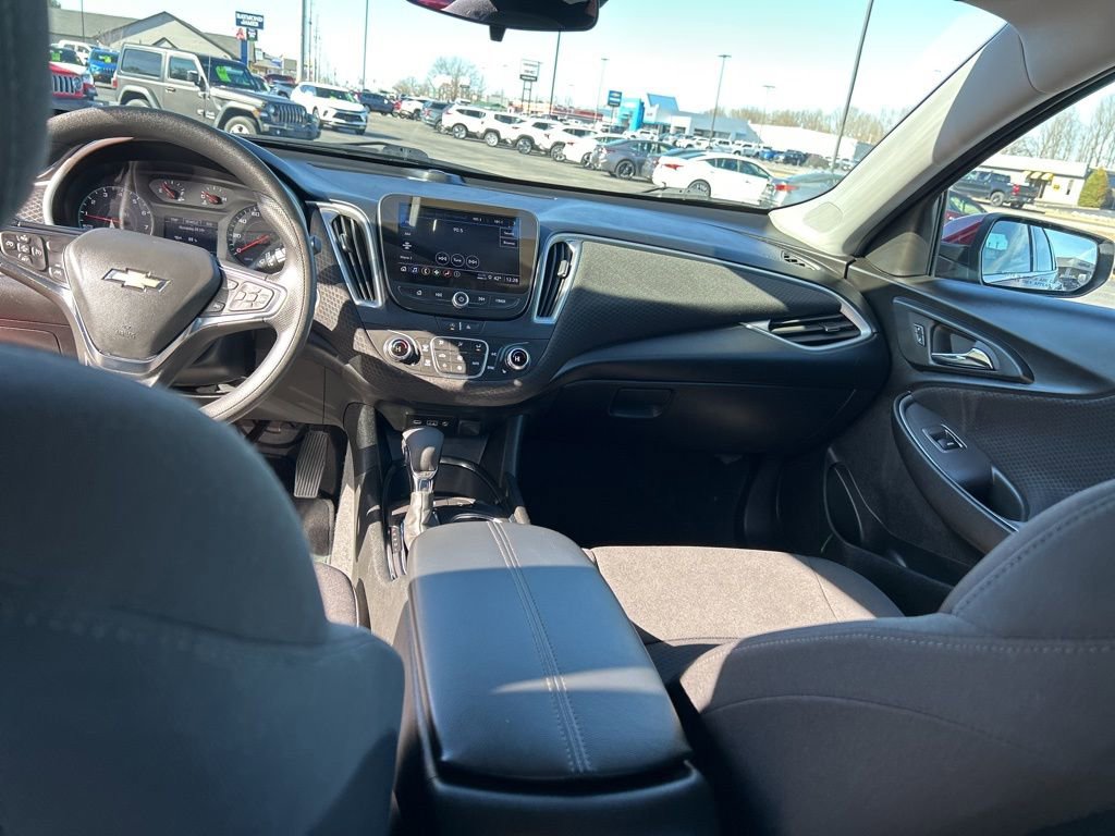 Used 2025 Chevrolet Malibu LT image 13