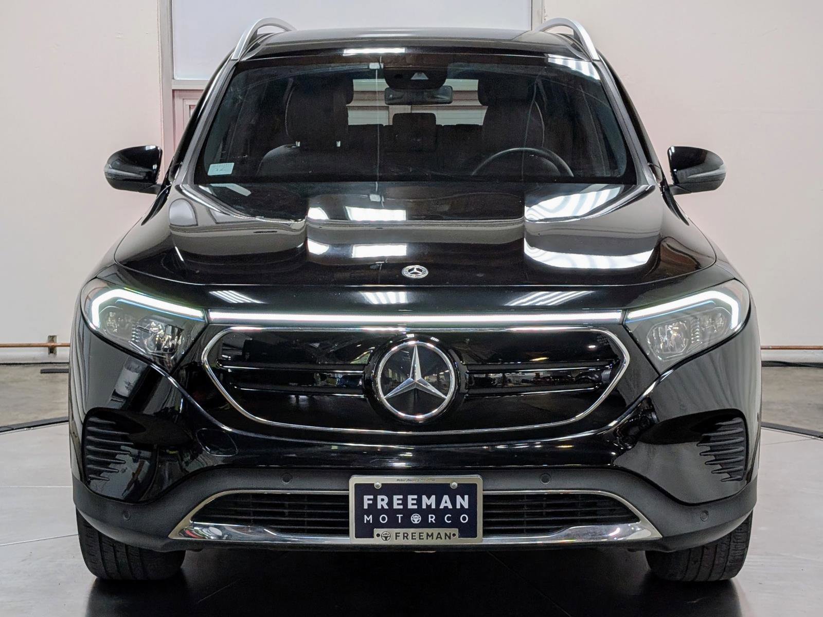 Used 2023 Mercedes-Benz EQB 300 4MATIC image 3